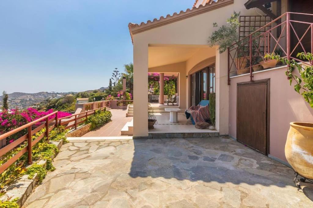 Modern Villas With Gardens And Stunning Views ليغاريا المظهر الخارجي الصورة