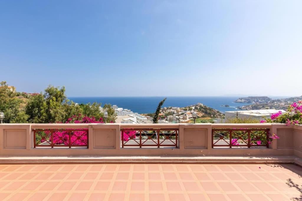 Modern Villas With Gardens And Stunning Views ليغاريا المظهر الخارجي الصورة