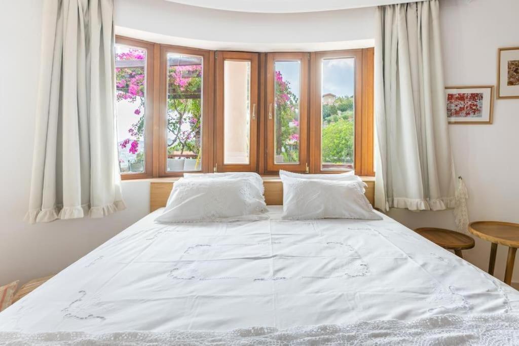 Modern Villas With Gardens And Stunning Views ليغاريا المظهر الخارجي الصورة