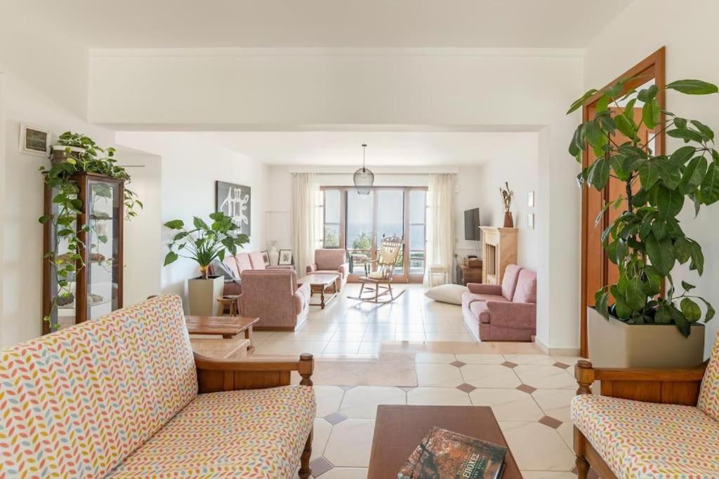 Modern Villas With Gardens And Stunning Views ليغاريا المظهر الخارجي الصورة