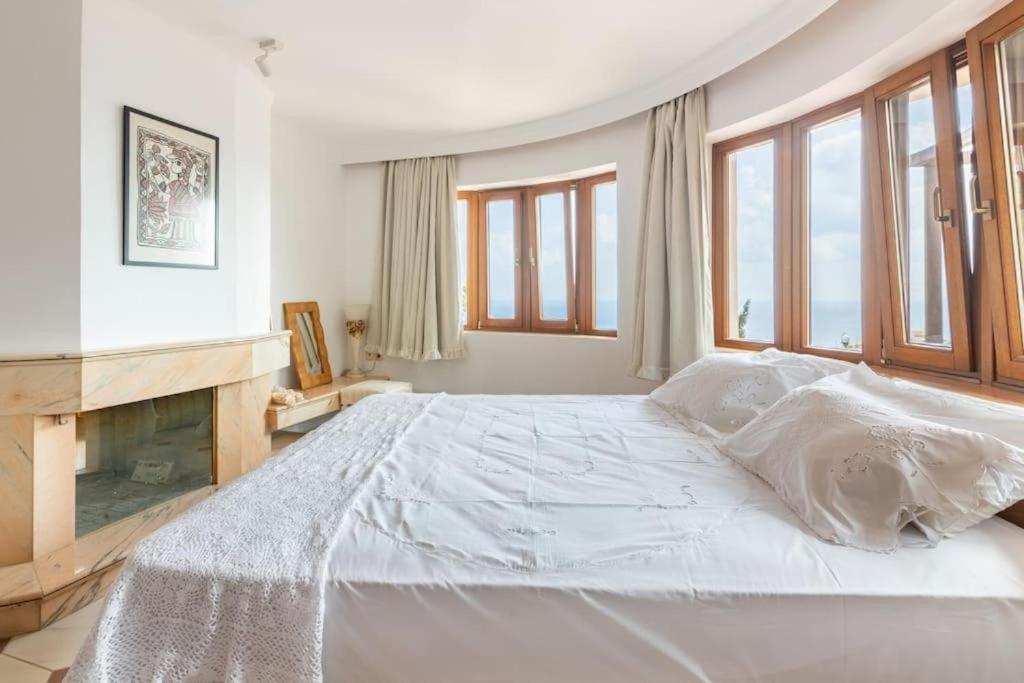 Modern Villas With Gardens And Stunning Views ليغاريا المظهر الخارجي الصورة
