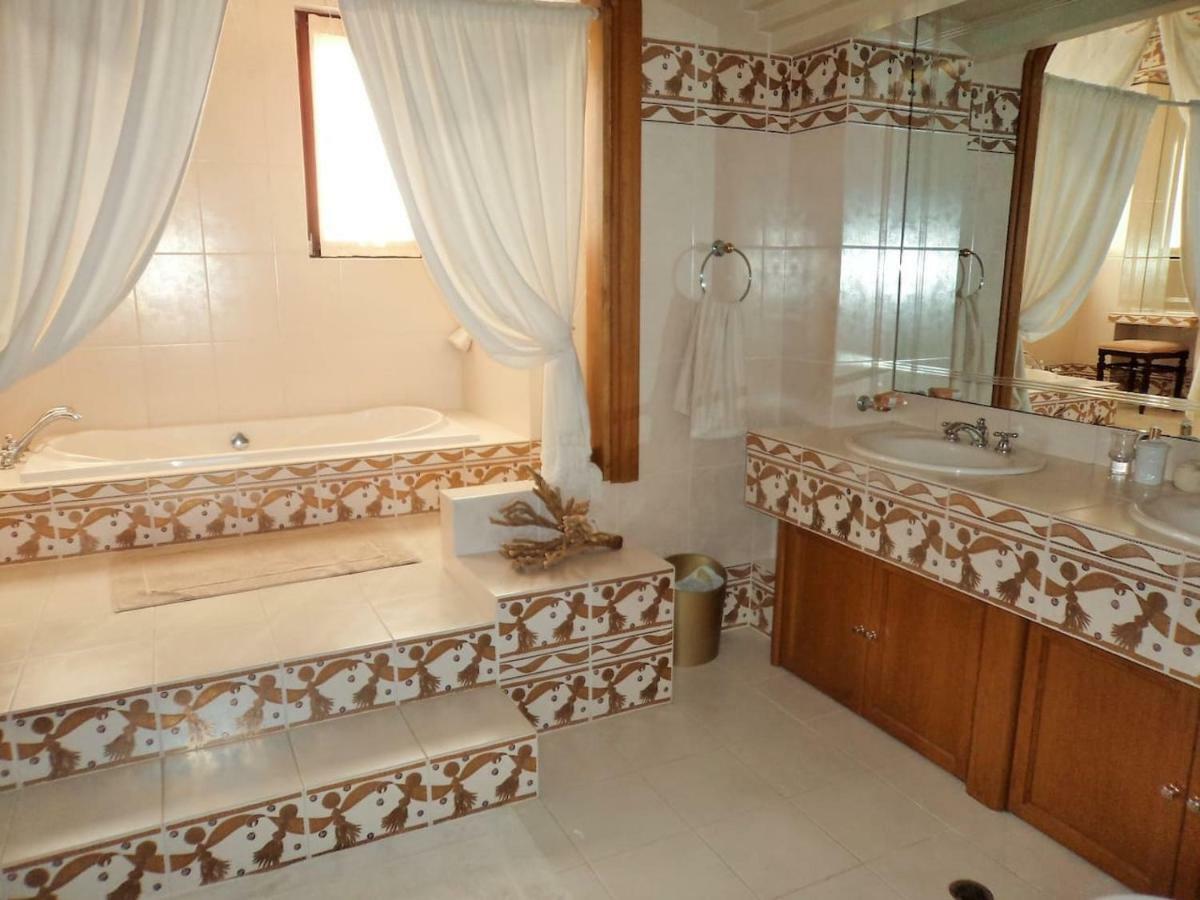Modern Villas With Gardens And Stunning Views ليغاريا المظهر الخارجي الصورة